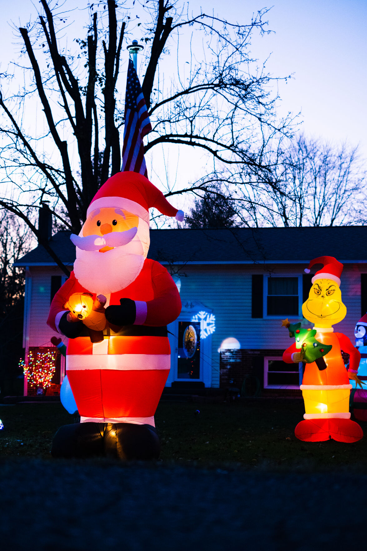photo_ft_news_xmas lights king william street.jpg